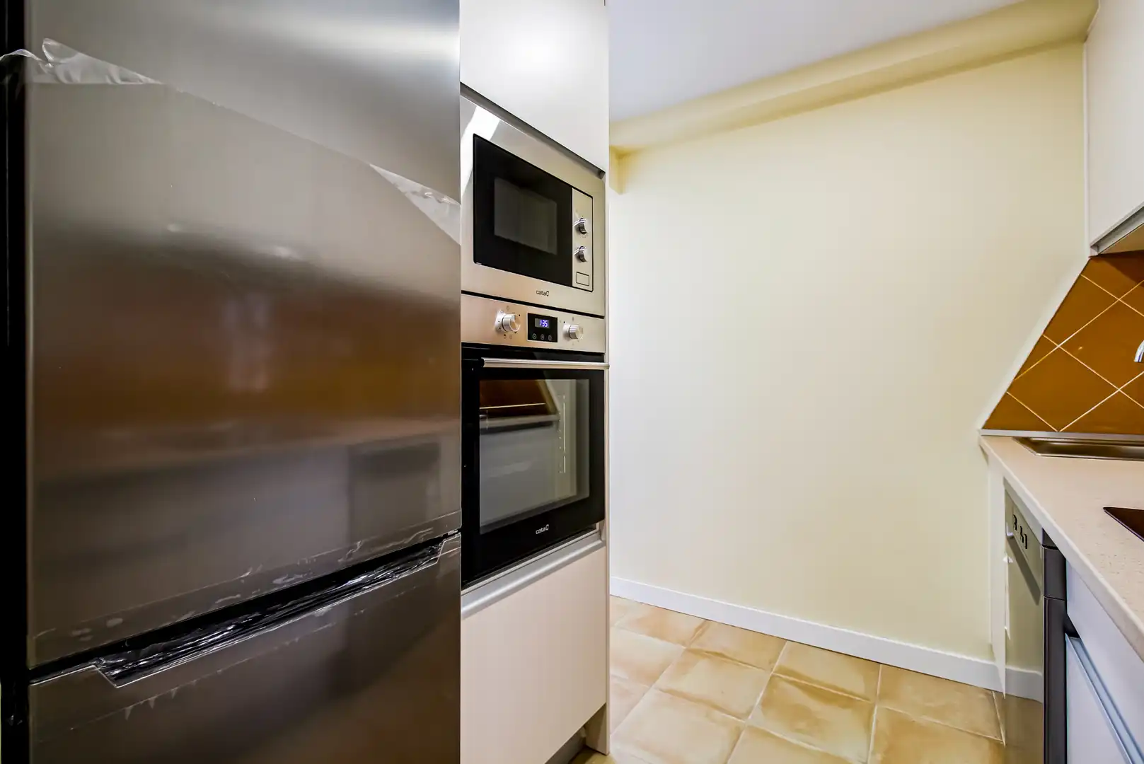 Kitchen of Flat for rent in Madrid  with Air Conditioner, Heating and Storage room