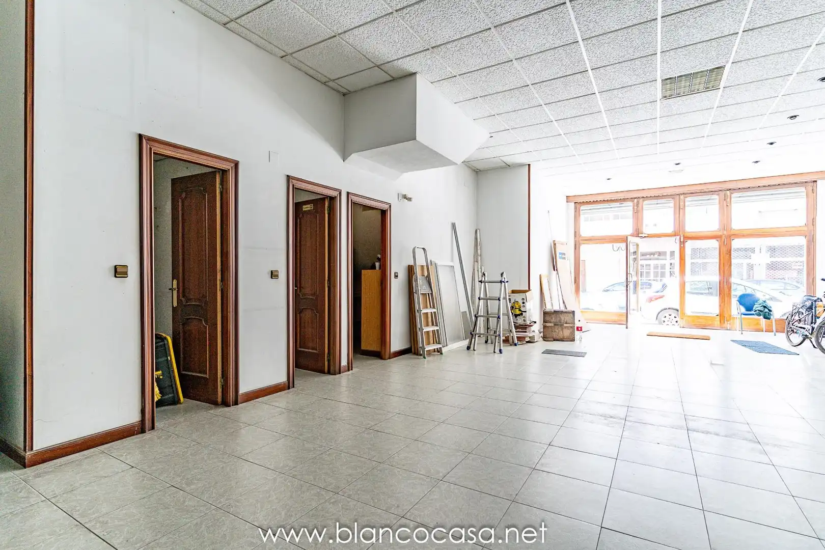 Local commercial à vendre à Carballo