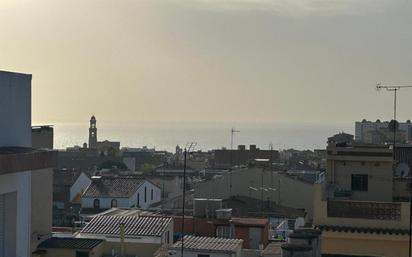 Vista exterior de Pis en venda en Canet de Mar amb Calefacció i Terrassa