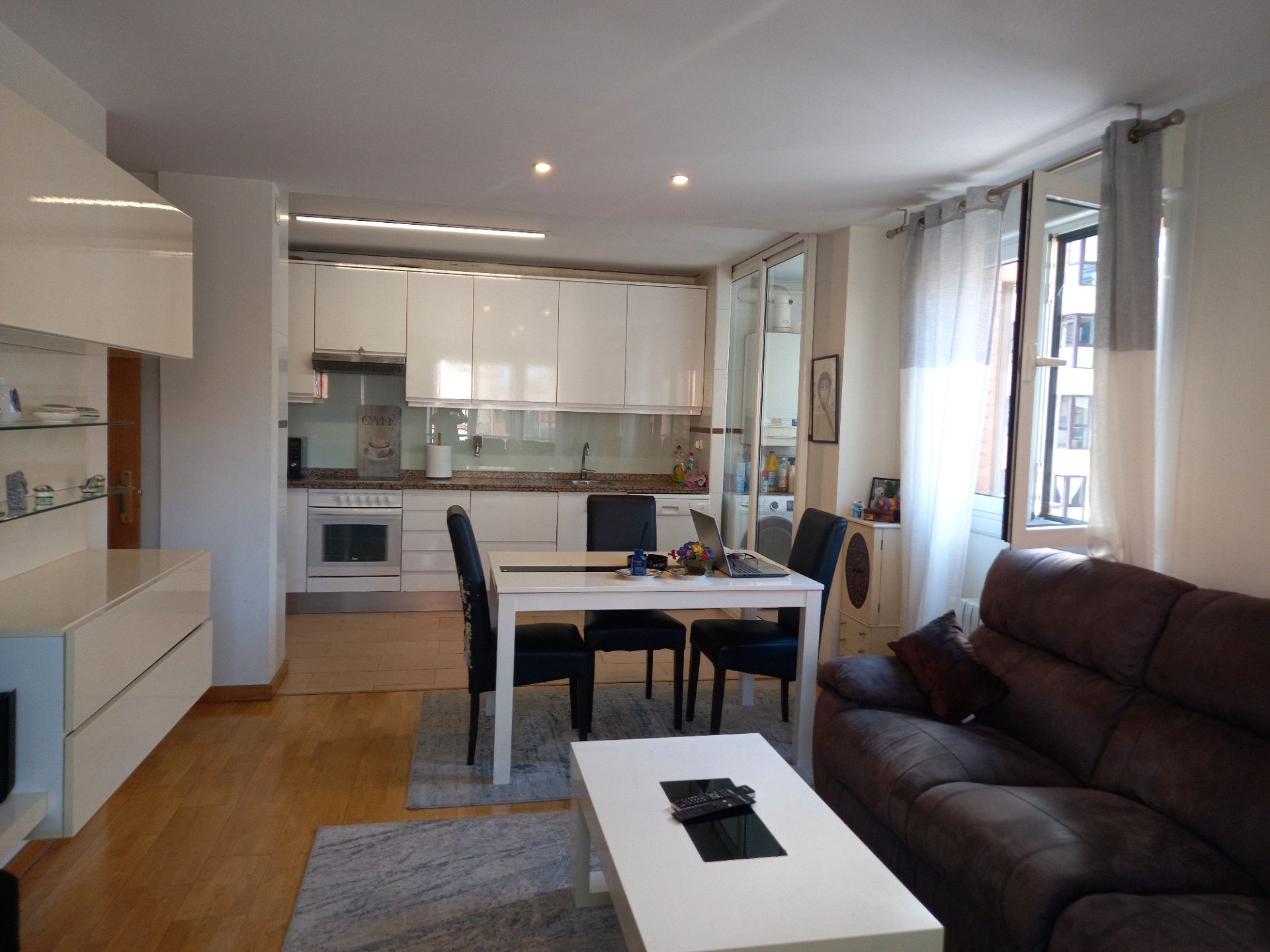 Sala d'estar de Pis en venda en Gijón  amb Calefacció, Parquet i Traster