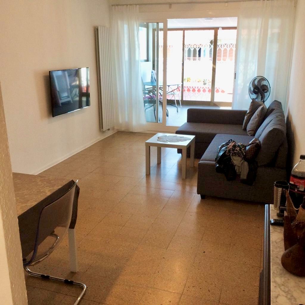 Sala d'estar de Àtic en venda en Vilanova i la Geltrú amb Calefacció, Parquet i Terrassa