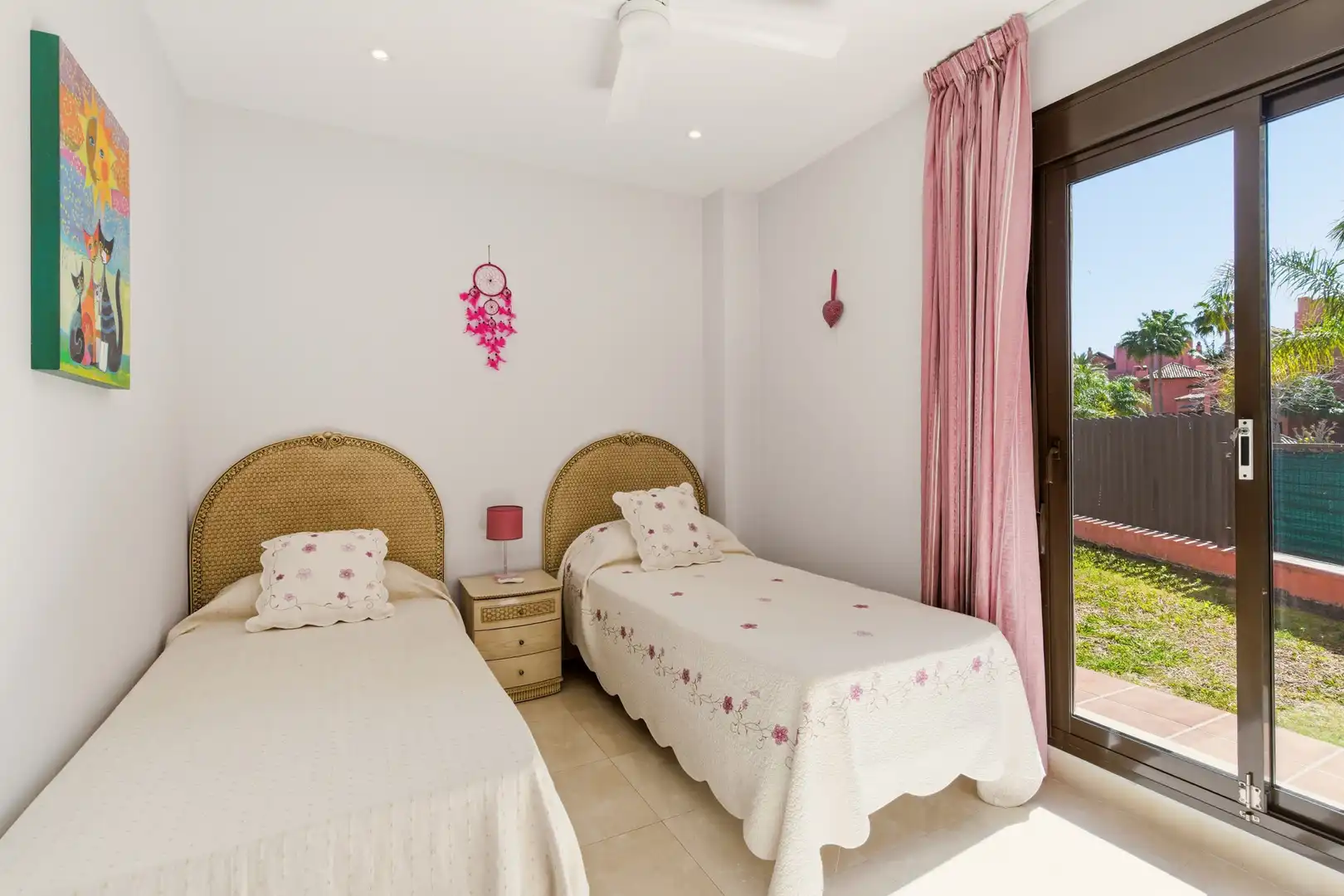 Dormitori de Planta baixa en venda en Estepona amb Aire condicionat, Jardí privat i Terrassa