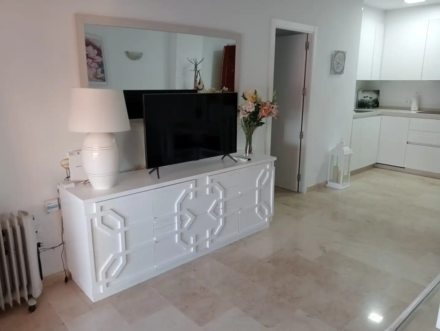 Sala de estar de Piso de alquiler en Fuengirola con Aire acondicionado, Calefacción y Jardín privado