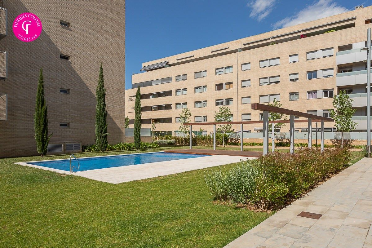 Swimming pool of Flat for sale in Salt  with Air Conditioner, Heating and Swimming Pool