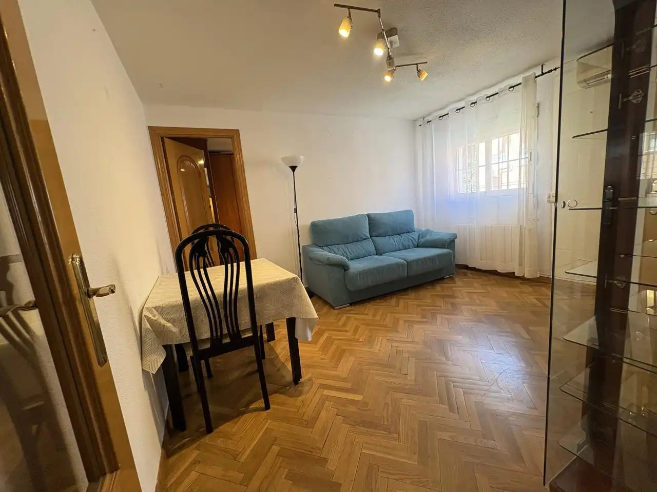Sala d'estar de Pis en venda en Madrid amb Aire condicionat, Calefacció i Parquet