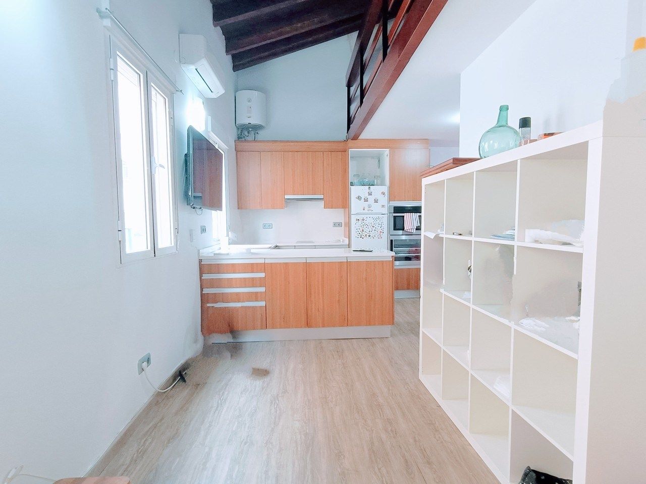 Kitchen of Flat for sale in  Madrid Capital  with Air Conditioner and Oven