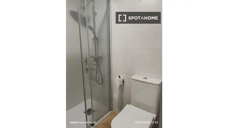 Baño de Apartamento para compartir en Madrid con Aire acondicionado, Terraza y Amueblado