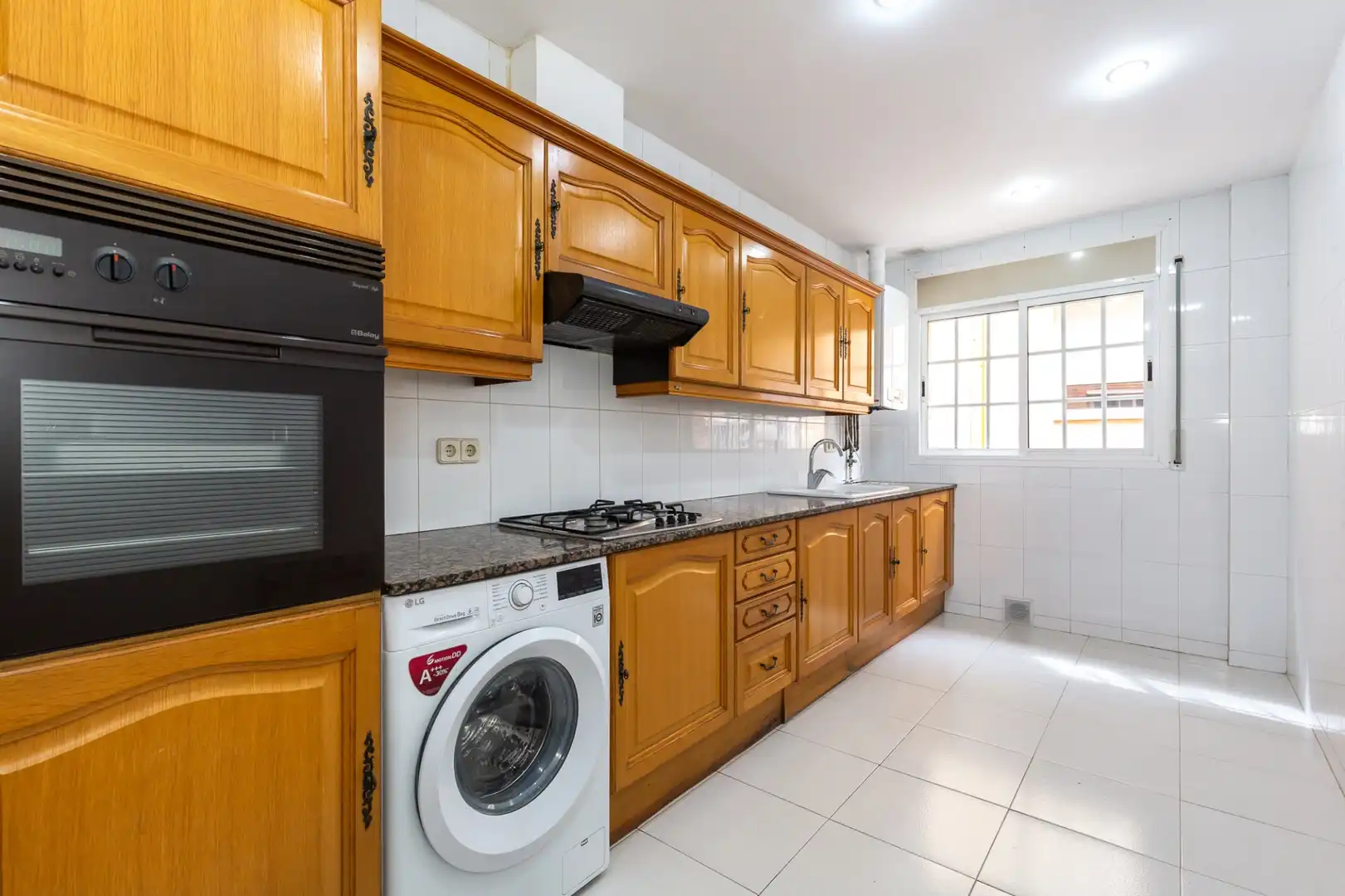 Küche von Wohnung zum Verkauf in Sant Just Desvern mit Klimaanlage, Heizung und Terrasse