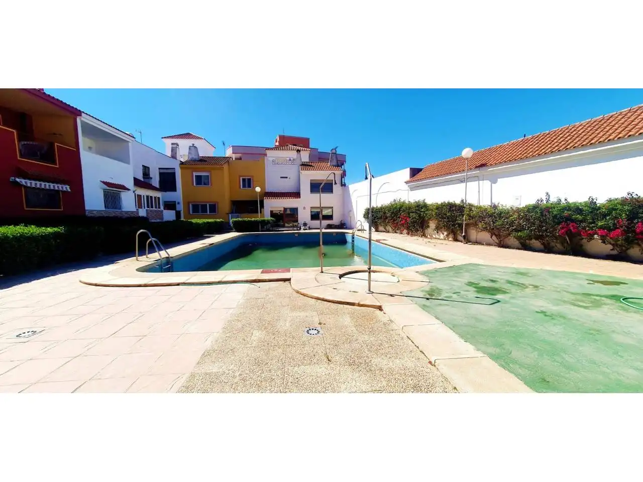 Swimming pool of Detached homes for sale in Roquetas de Mar  with Terrace, Furnished and Community pool