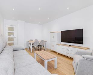 Living room of Flat for sale in  Granada Capital  with Air Conditioner, Heating and Balcony