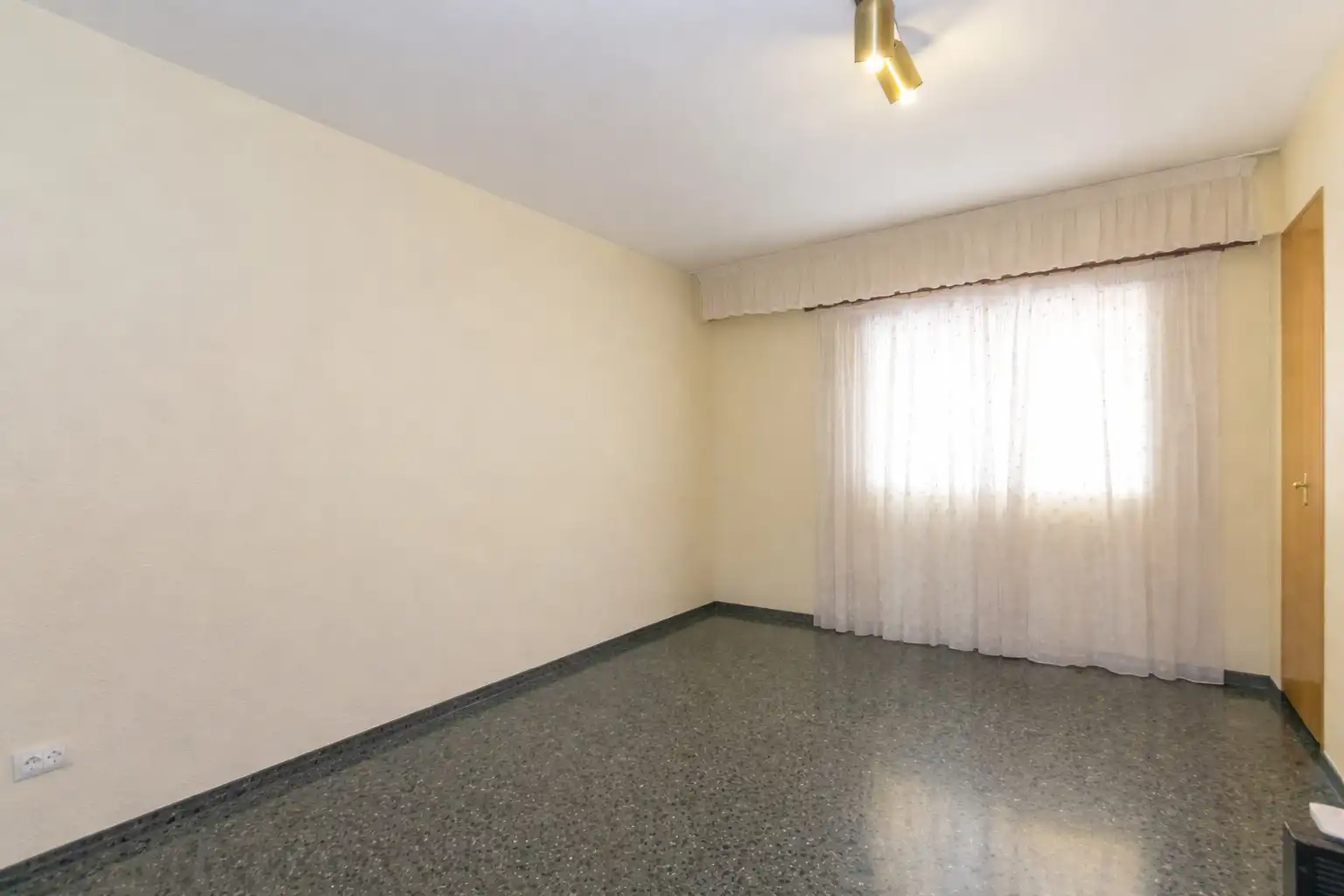 Habitación de Piso en venta en Valencia con Aire acondicionado, Calefacción y Horno