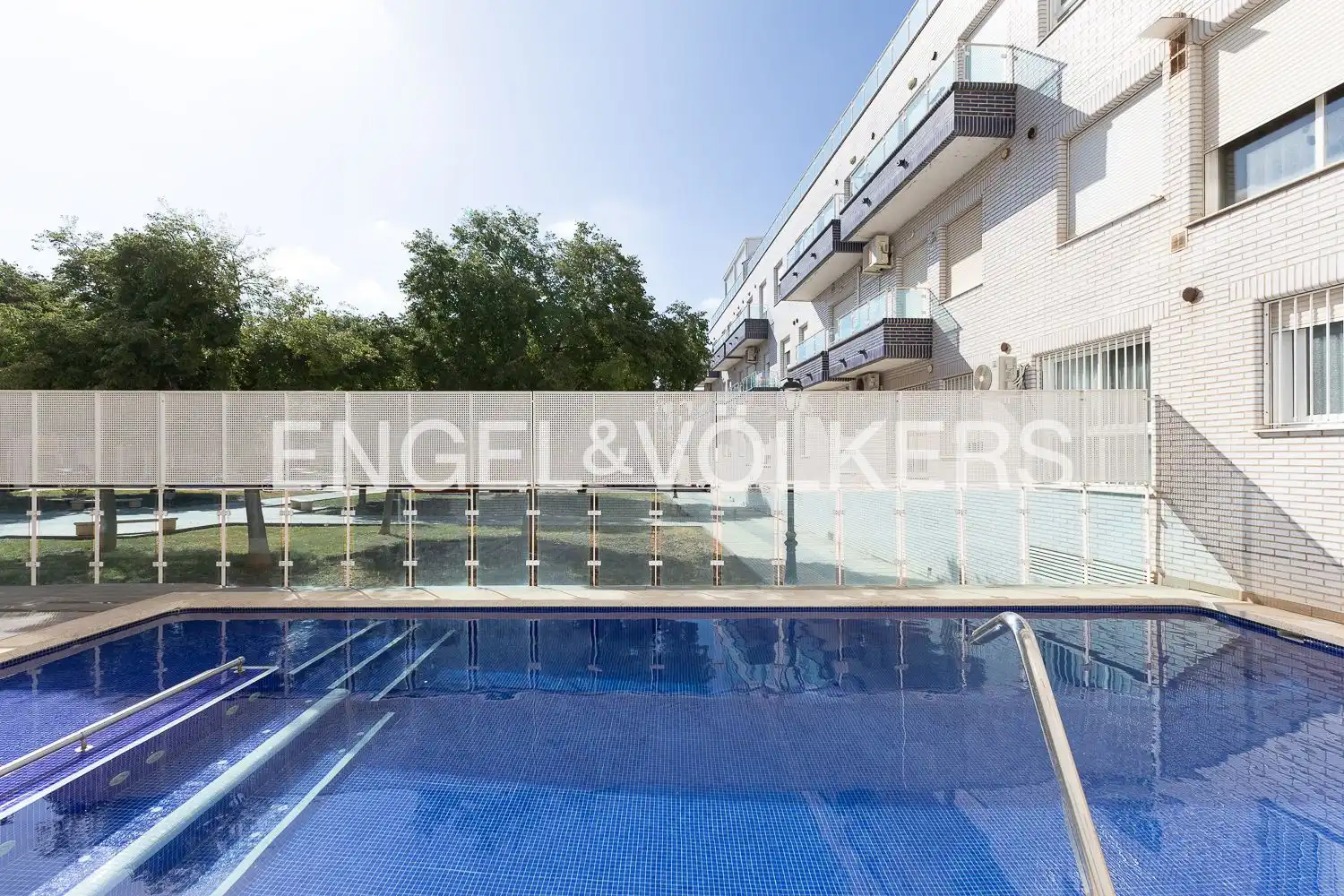 Piscina de Ático de alquiler en Rafelbuñol / Rafelbunyol con Aire acondicionado, Calefacción y Jardín privado