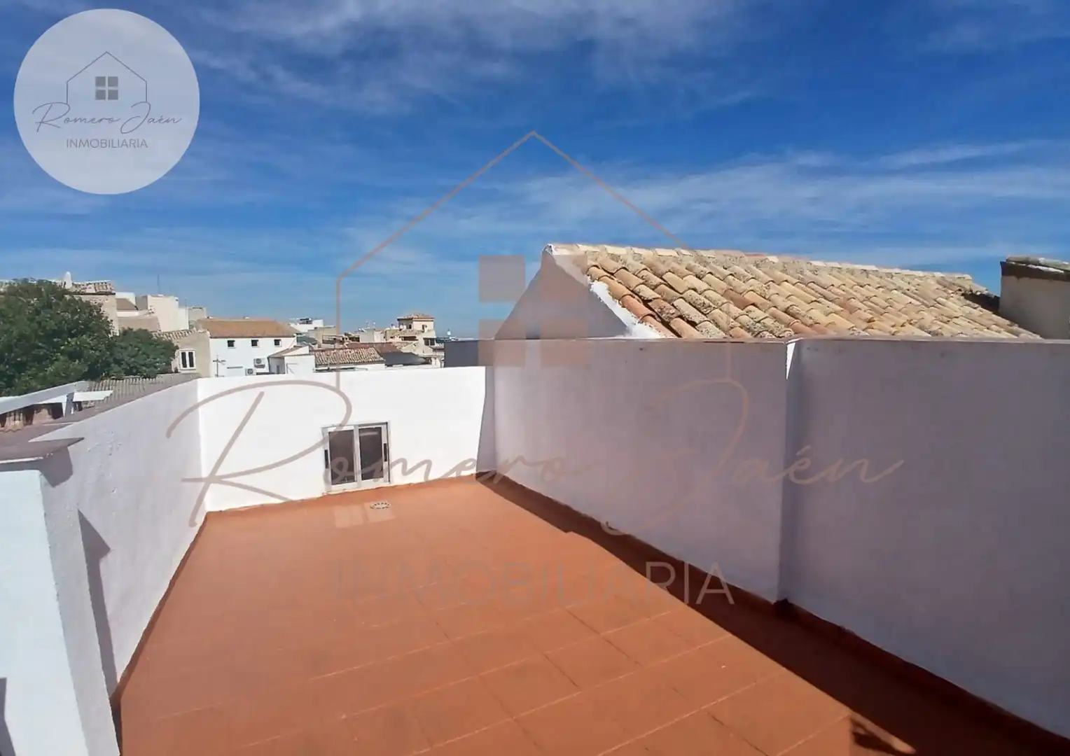 Vista exterior de Casa o xalet en venda en Jaén amb Terrassa