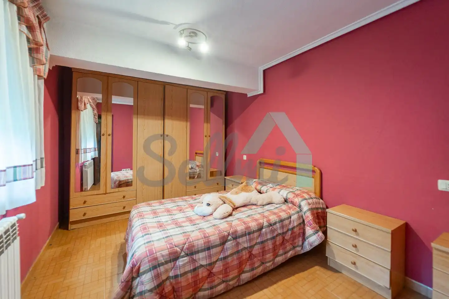 Dormitori de Casa o xalet en venda en Oviedo  amb Calefacció, Jardí privat i Terrassa