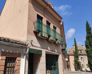 Vista exterior de Dúplex en venda en Villaviciosa de Odón amb Calefacció, Parquet i Traster