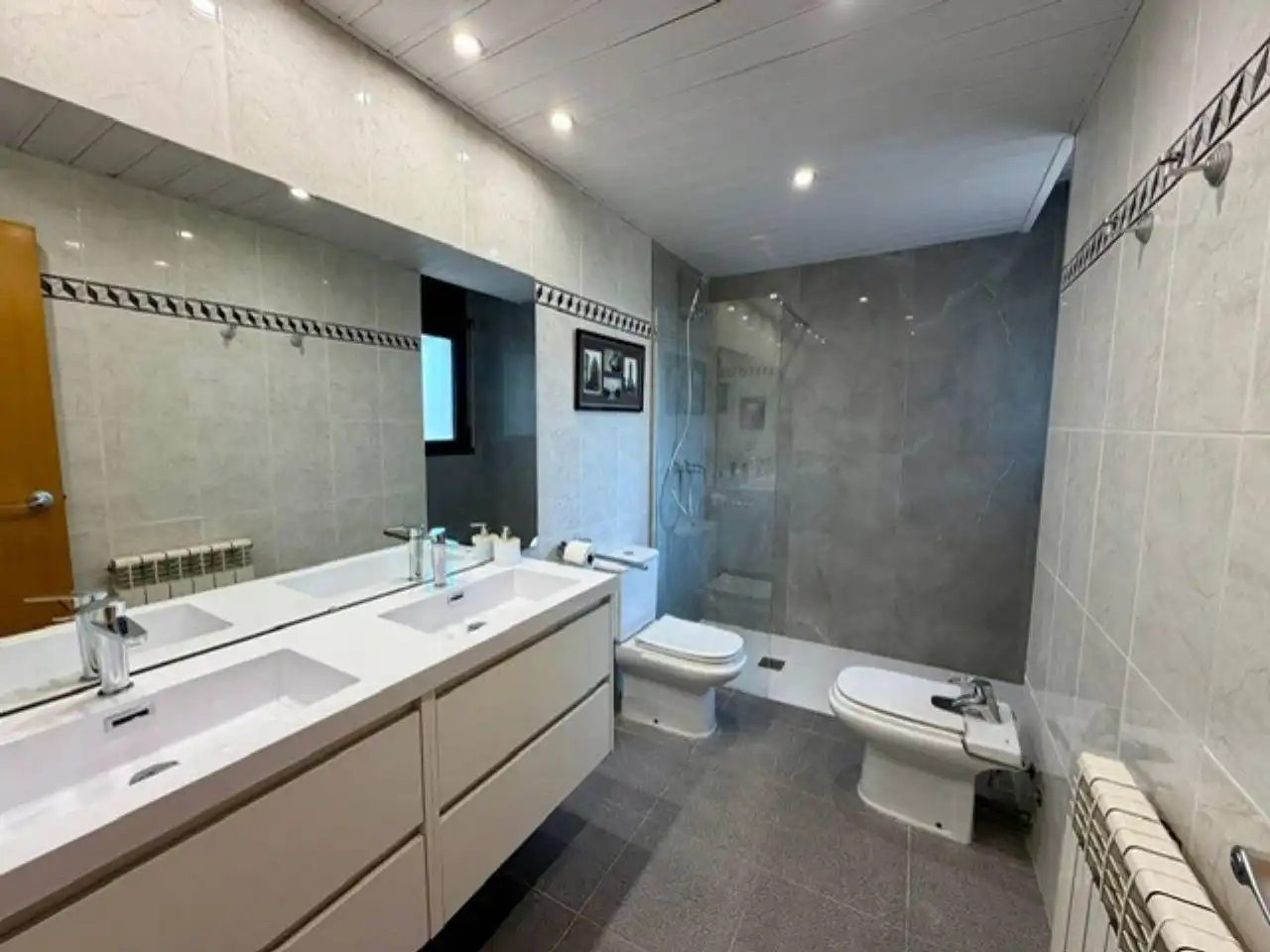 Baño de Piso de alquiler en Sabadell con Aire acondicionado, Calefacción y Parquet