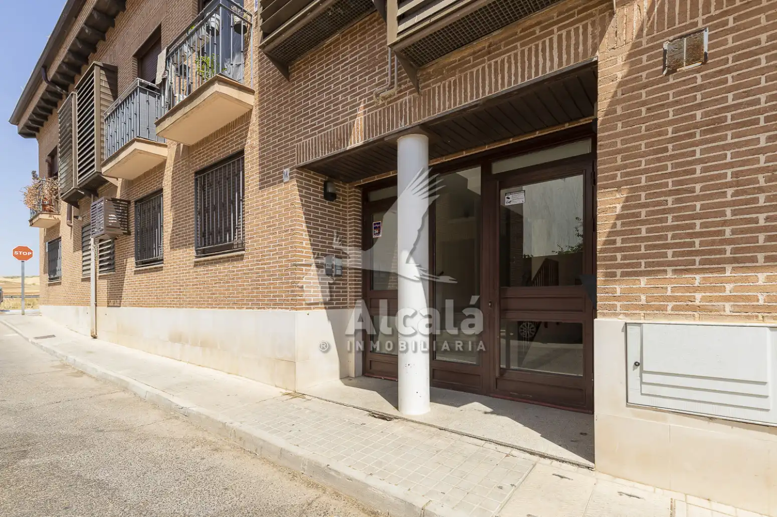 Außenansicht von Wohnung zum Verkauf in Camarma de Esteruelas mit Heizung, Balkon und Gemeinschaftspool