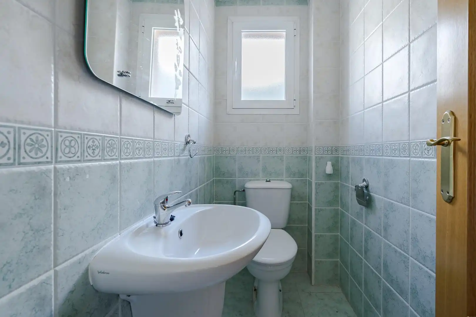 Badezimmer von Einfamilien-Reihenhaus zum Verkauf in Carabaña mit Heizung, Privatgarten und Terrasse