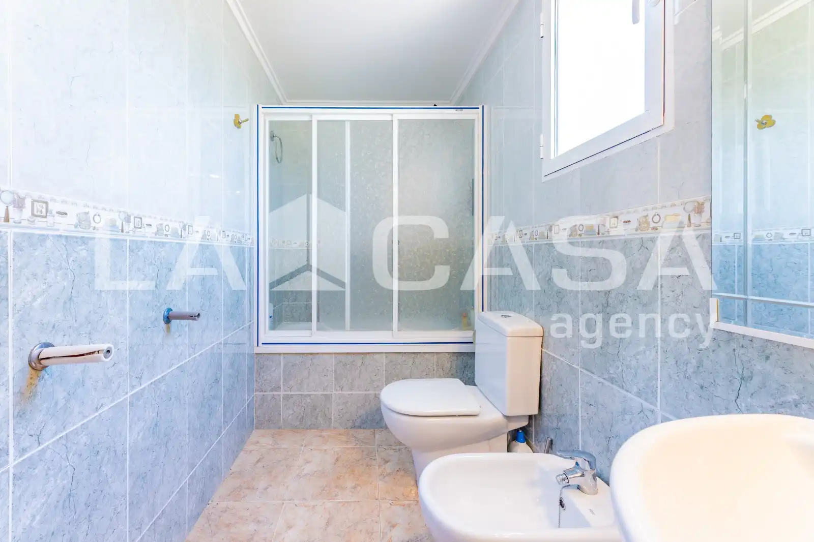Bany de Casa adosada en venda en Sagunto / Sagunt amb Terrassa, Piscina i Balcó
