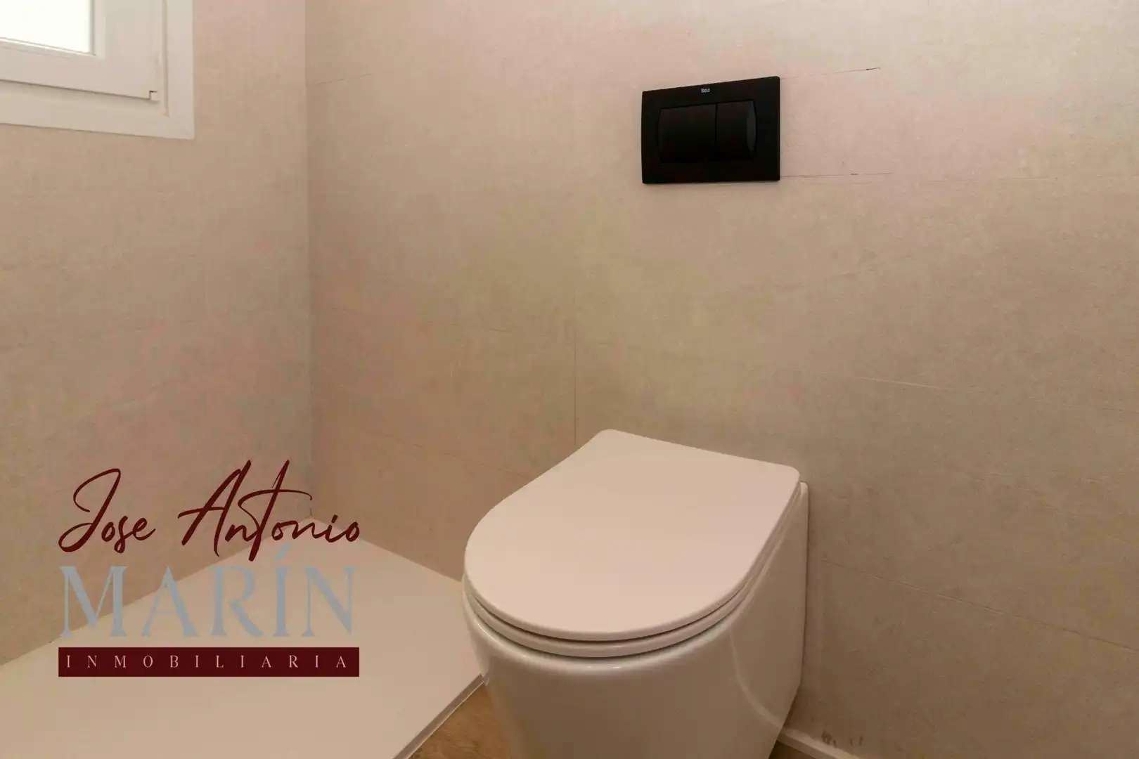 Bany de Apartament en venda en Badajoz amb Aire condicionat