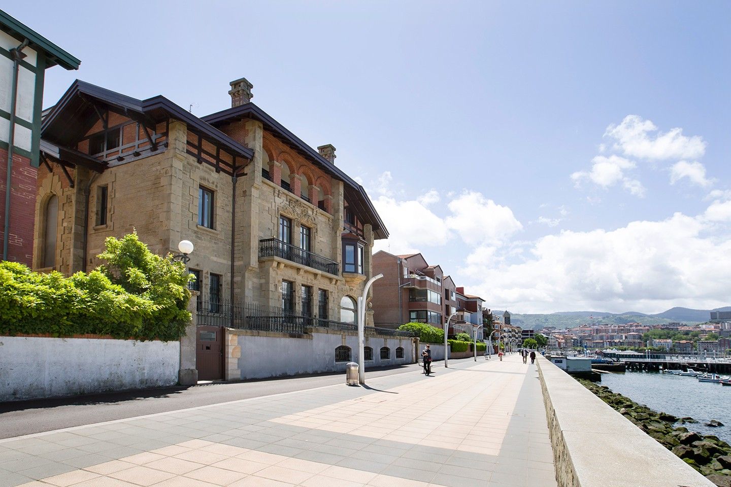 Exterior view of Duplex for sale in Getxo   with Air Conditioner, Heating and Private garden