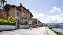 Vista exterior de Dúplex en venda en Getxo  amb Aire condicionat, Calefacció i Jardí privat