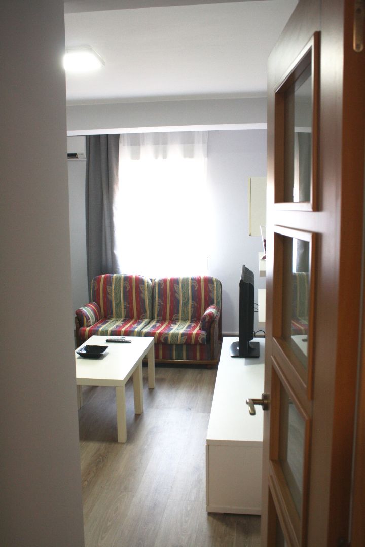 Sala d'estar de Pis de lloguer en  Zaragoza Capital amb Calefacció, Parquet i Moblat