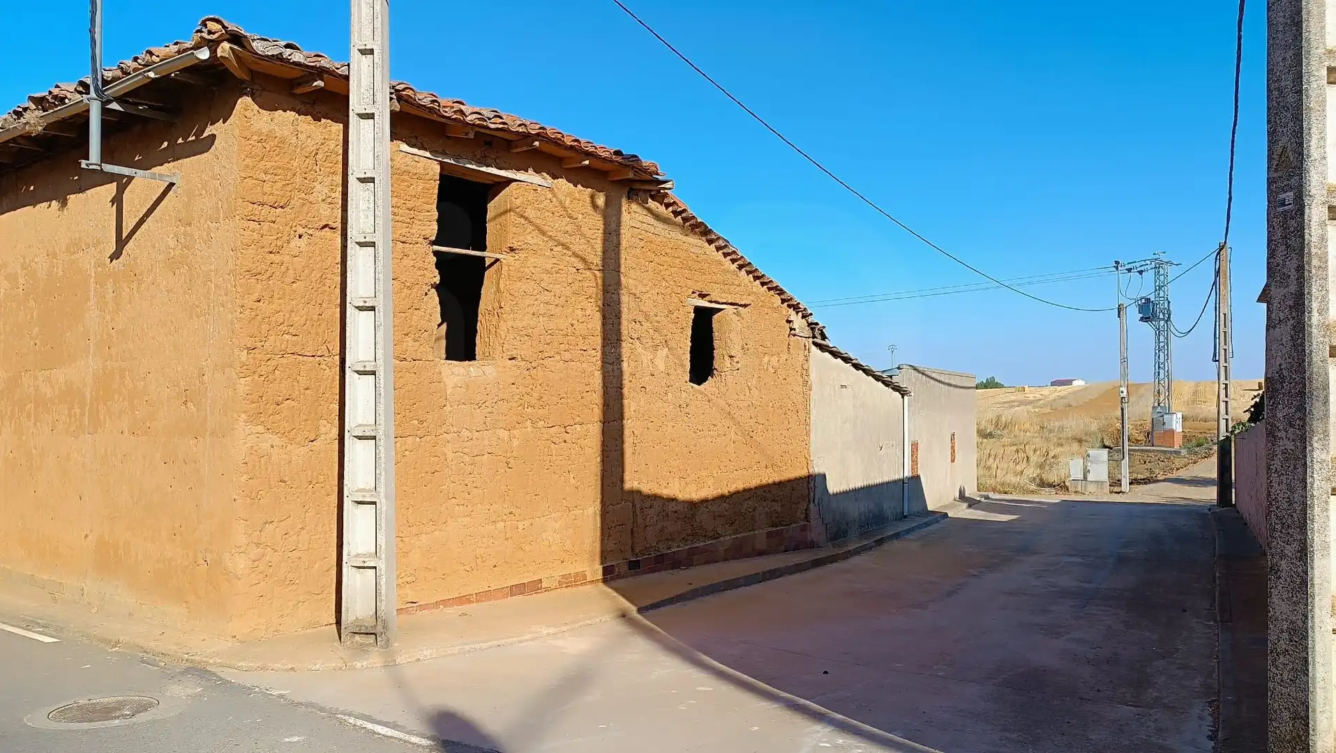 Vista exterior de Edifici en venda en Fuentes de Carbajal, León