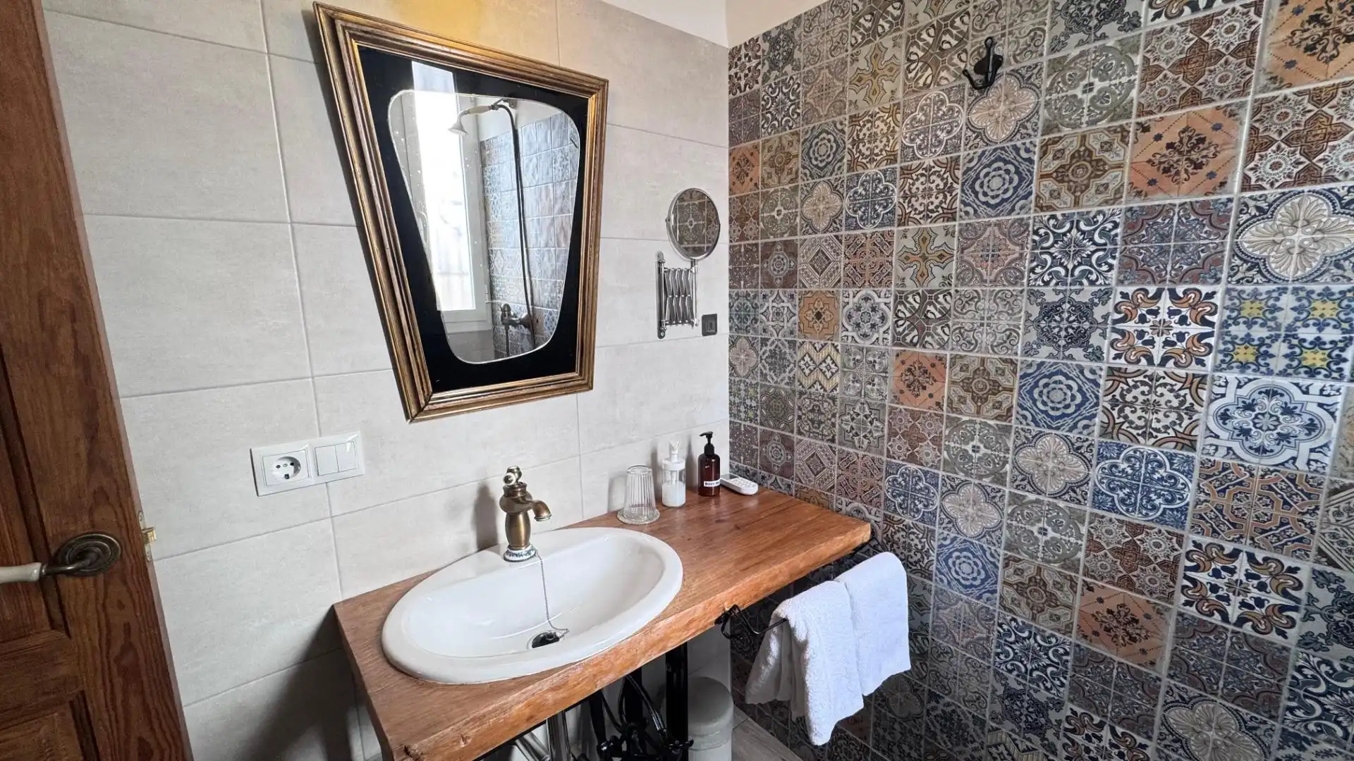 Bathroom of Houses for sale in Iznájar  with Air Conditioner, Heating and Terrace