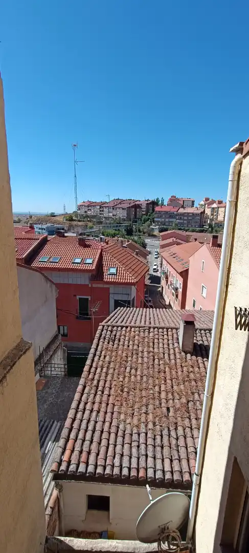 Vista exterior de Dúplex en venta en El Molar (Madrid) con Calefacción, Amueblado y Horno
