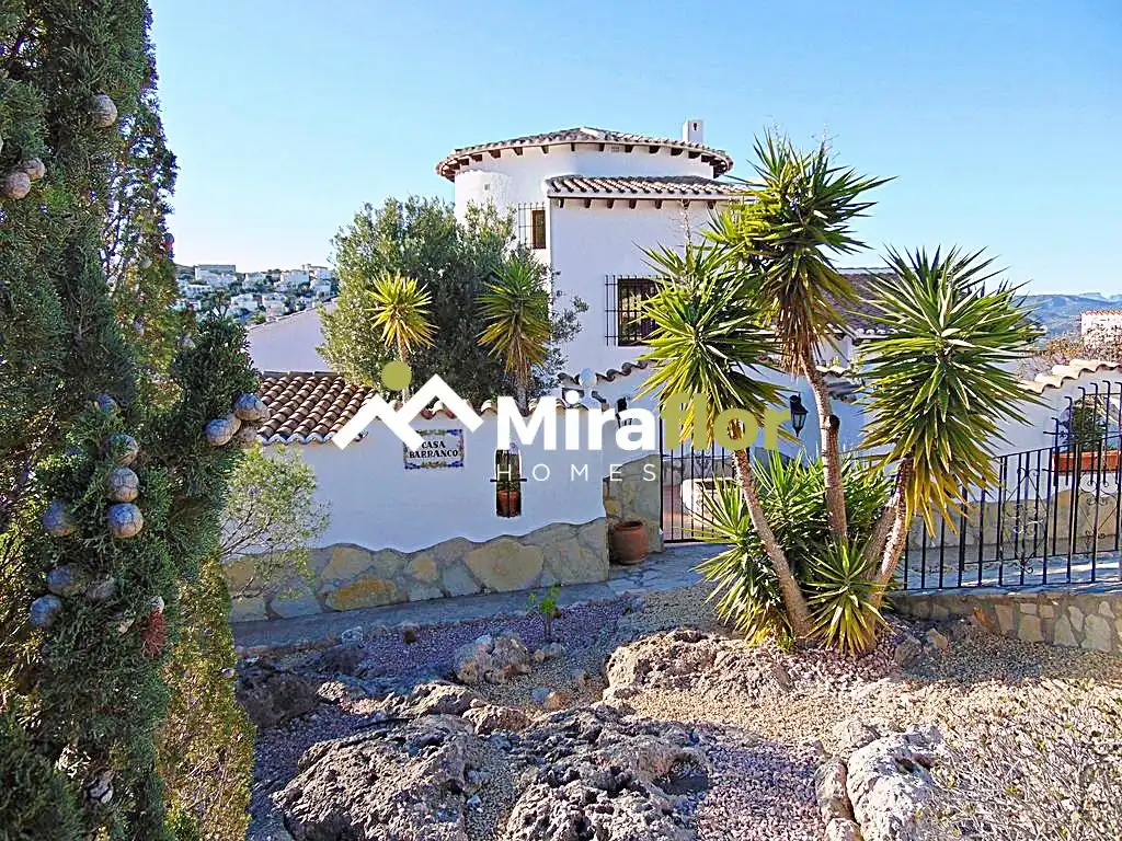 Chalet con piscina en venta en Calle los Almendros, imagen 5