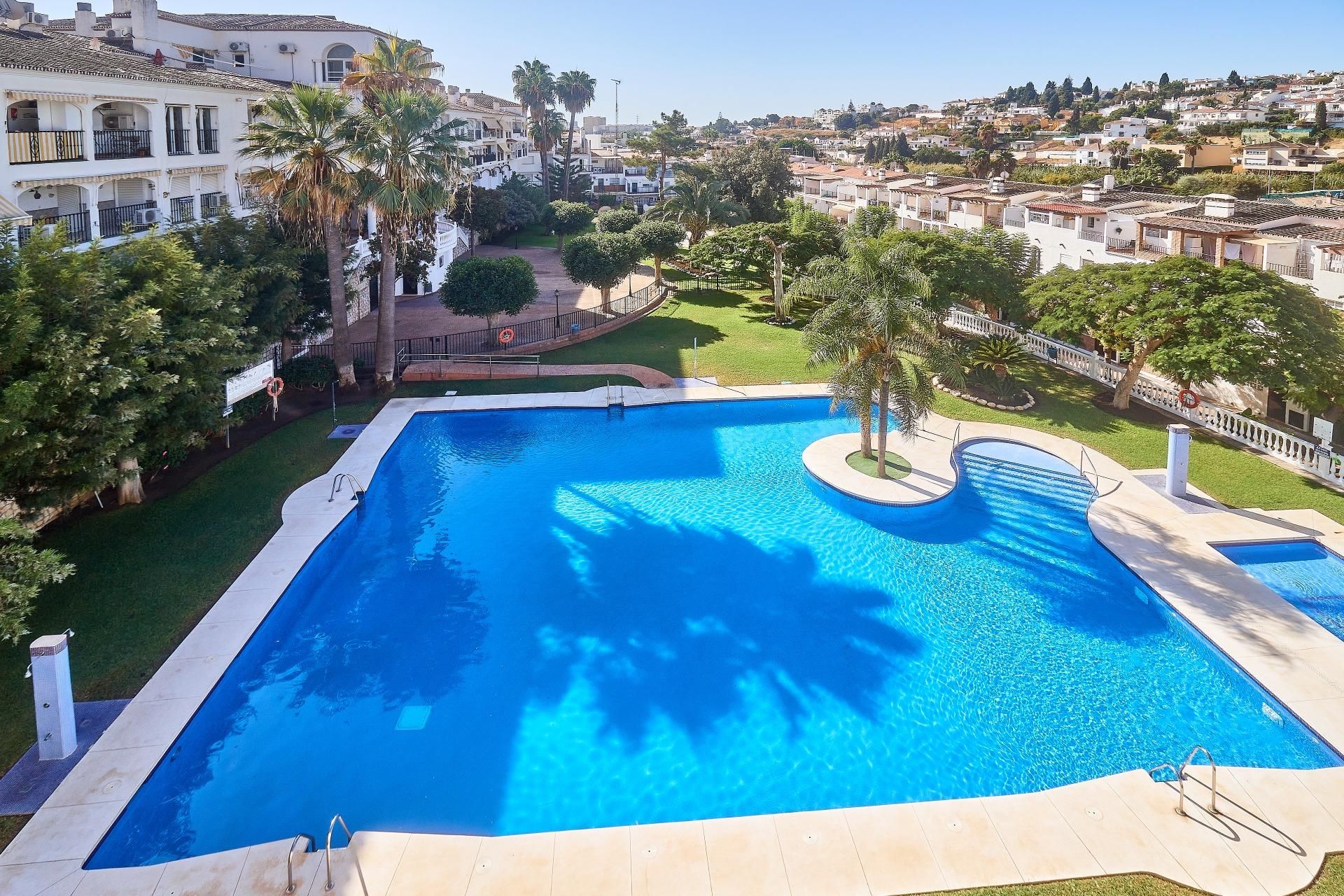Swimming pool of Single-family semi-detached for sale in Mijas  with Air Conditioner, Heating and Private garden