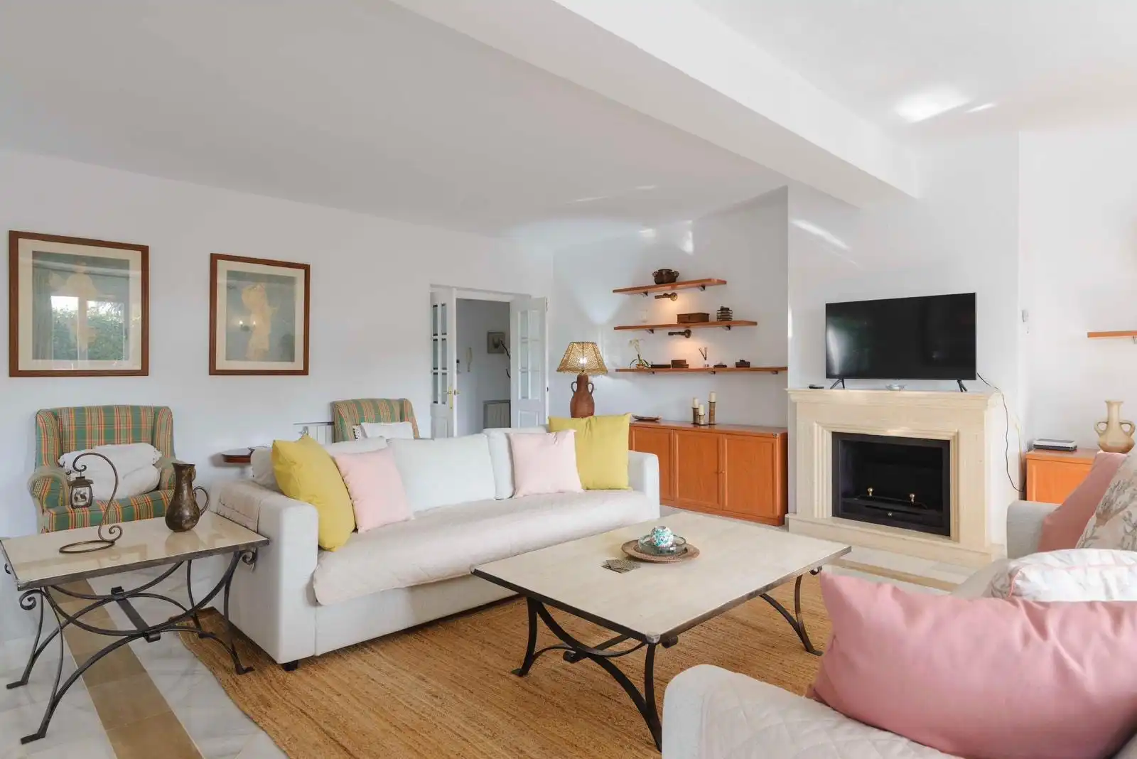 Sala d'estar de Casa o xalet de lloguer en Marbella amb Jardí privat, Terrassa i Piscina