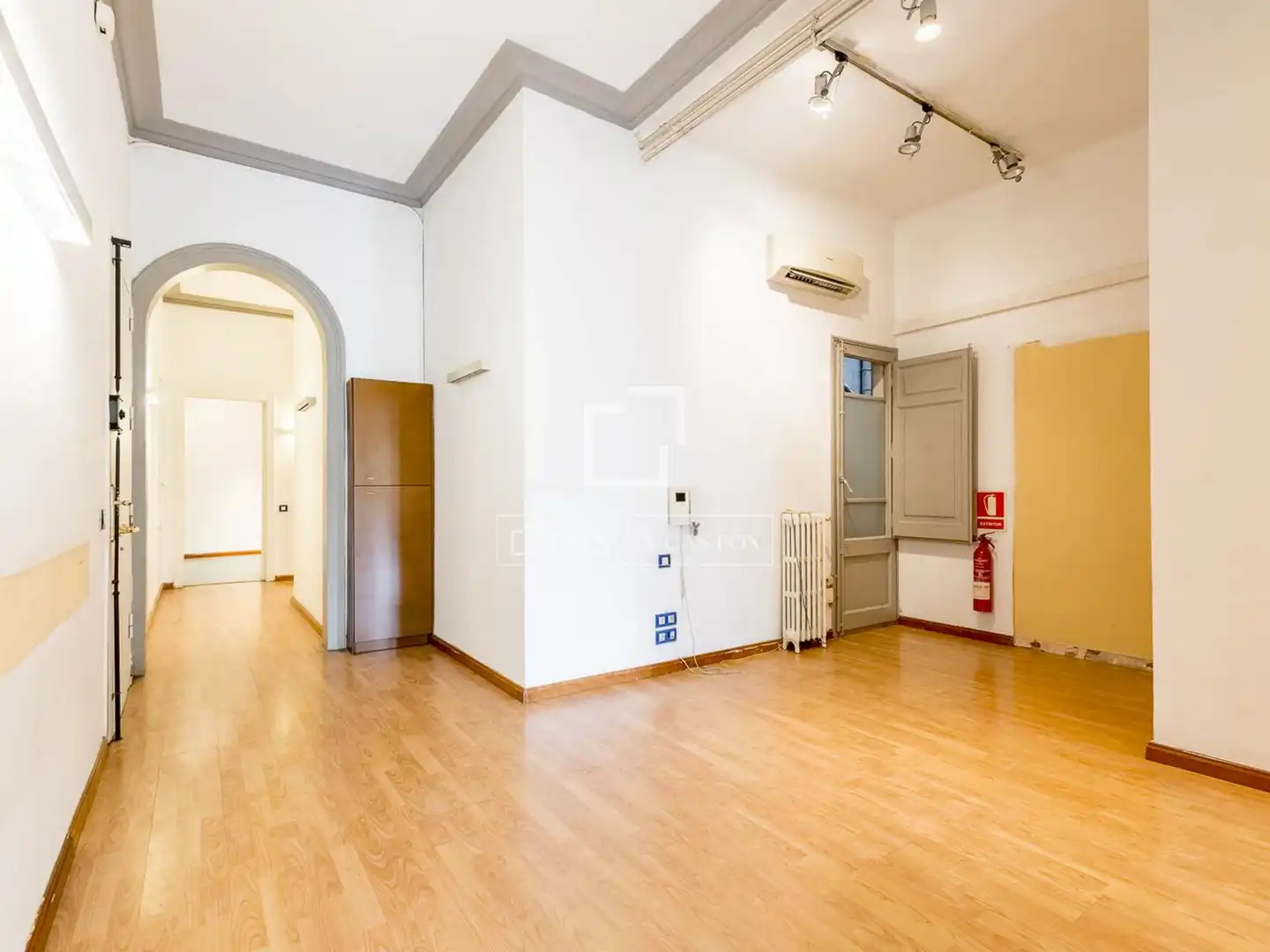 Flat for sale in Barcelona  with Air Conditioner and Heating