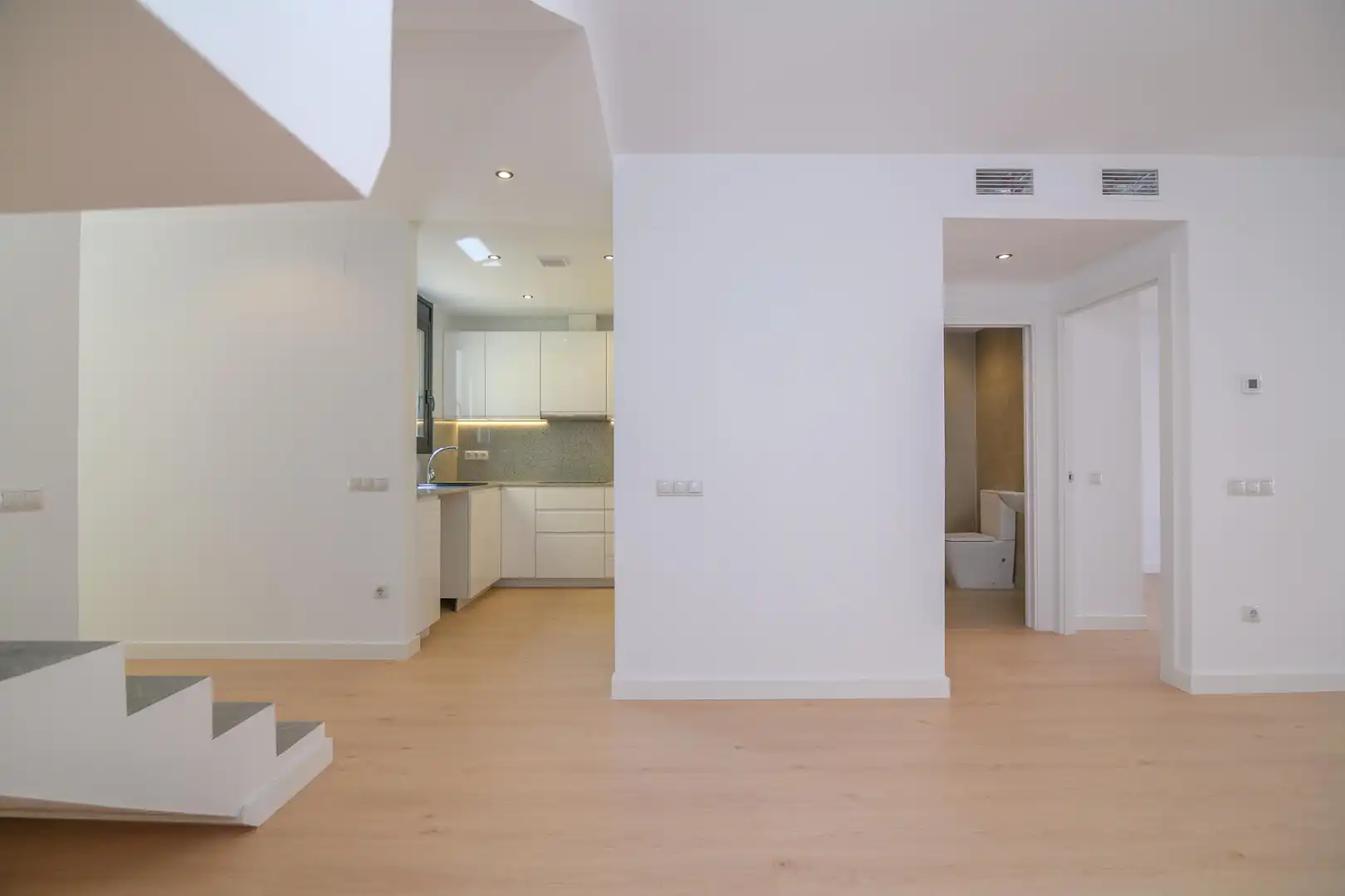 Penthouse with terrace for sale in Carrer Victòria 95, imagen 16