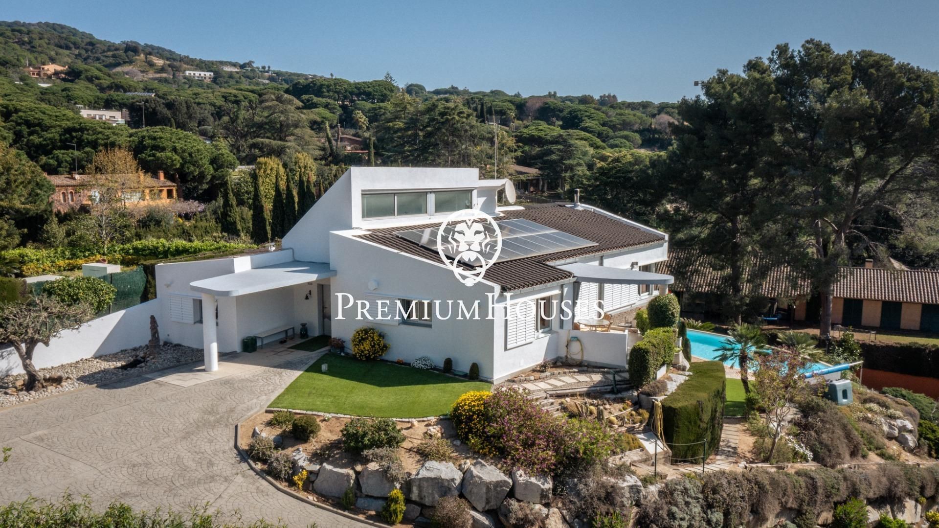 Exterior view of House or chalet for sale in Sant Andreu de Llavaneres  with Heating, Private garden and Storage room