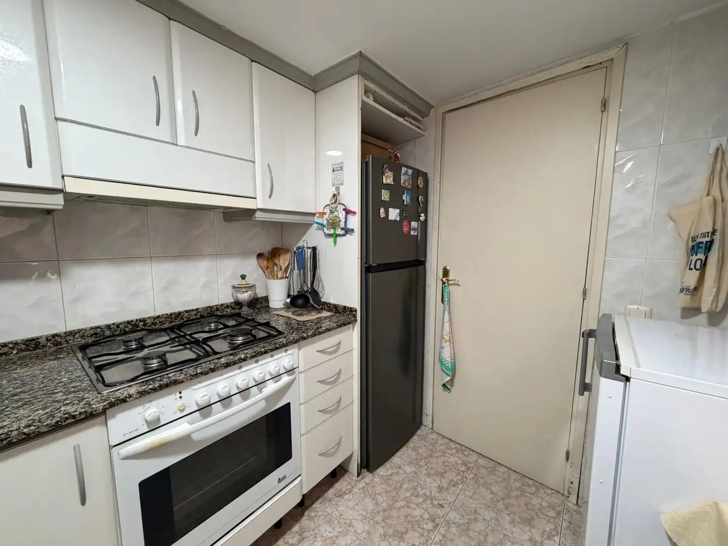 Cuina de Casa o xalet en venda en L'Hospitalet de Llobregat amb Terrassa