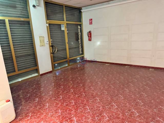 Local comercial en Alquiler en Calle Fuerzas Armadas, -1 en Los Angeles - Apolonia