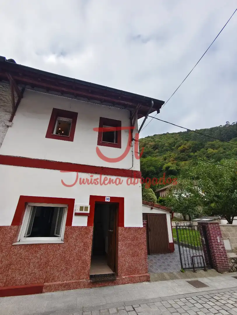 Casa aparellada amb jardí en venda a Aldea Bustiello 31, imagen 3