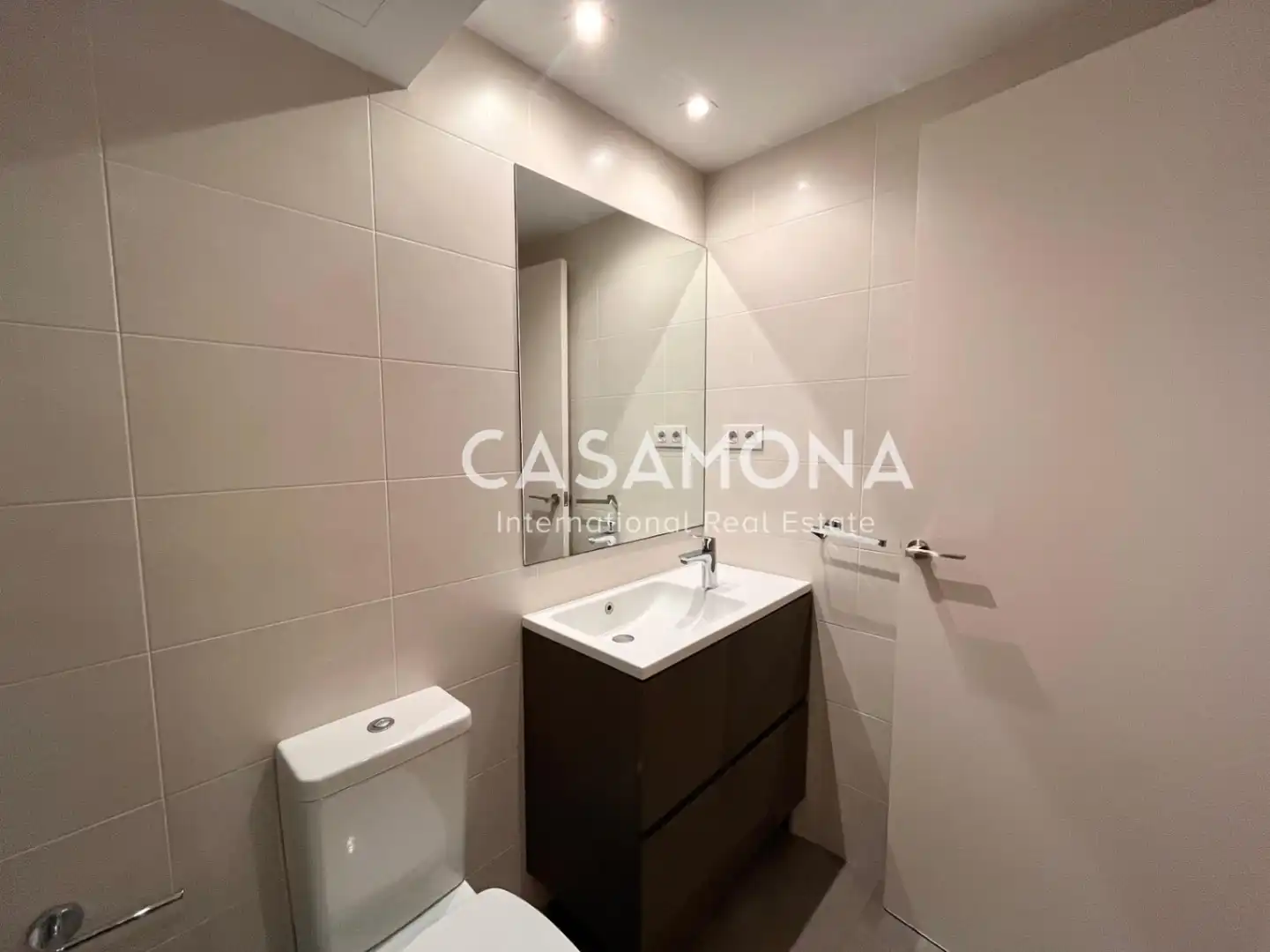 Bany de Apartament en venda en Barcelona amb Aire condicionat, Calefacció i Terrassa