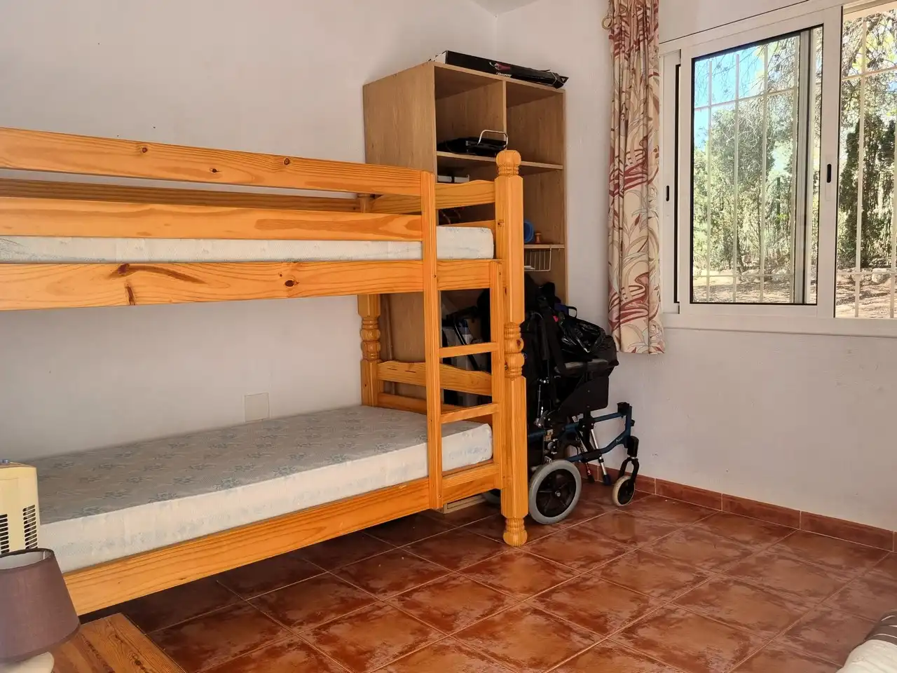 Dormitori de Casa o xalet en venda en L'Ametlla de Mar  amb Jardí privat i Moblat