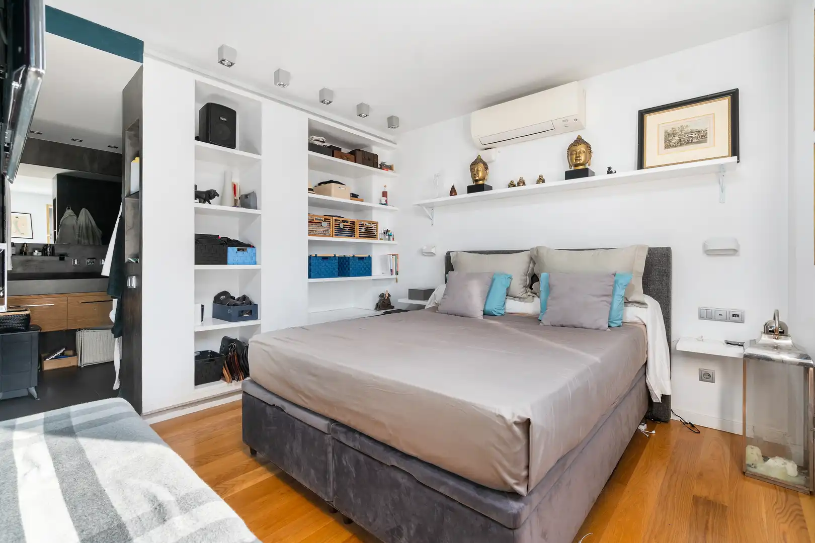 Schlafzimmer von Dachboden zum Verkauf in Barcelona mit Klimaanlage, Heizung und Parkett