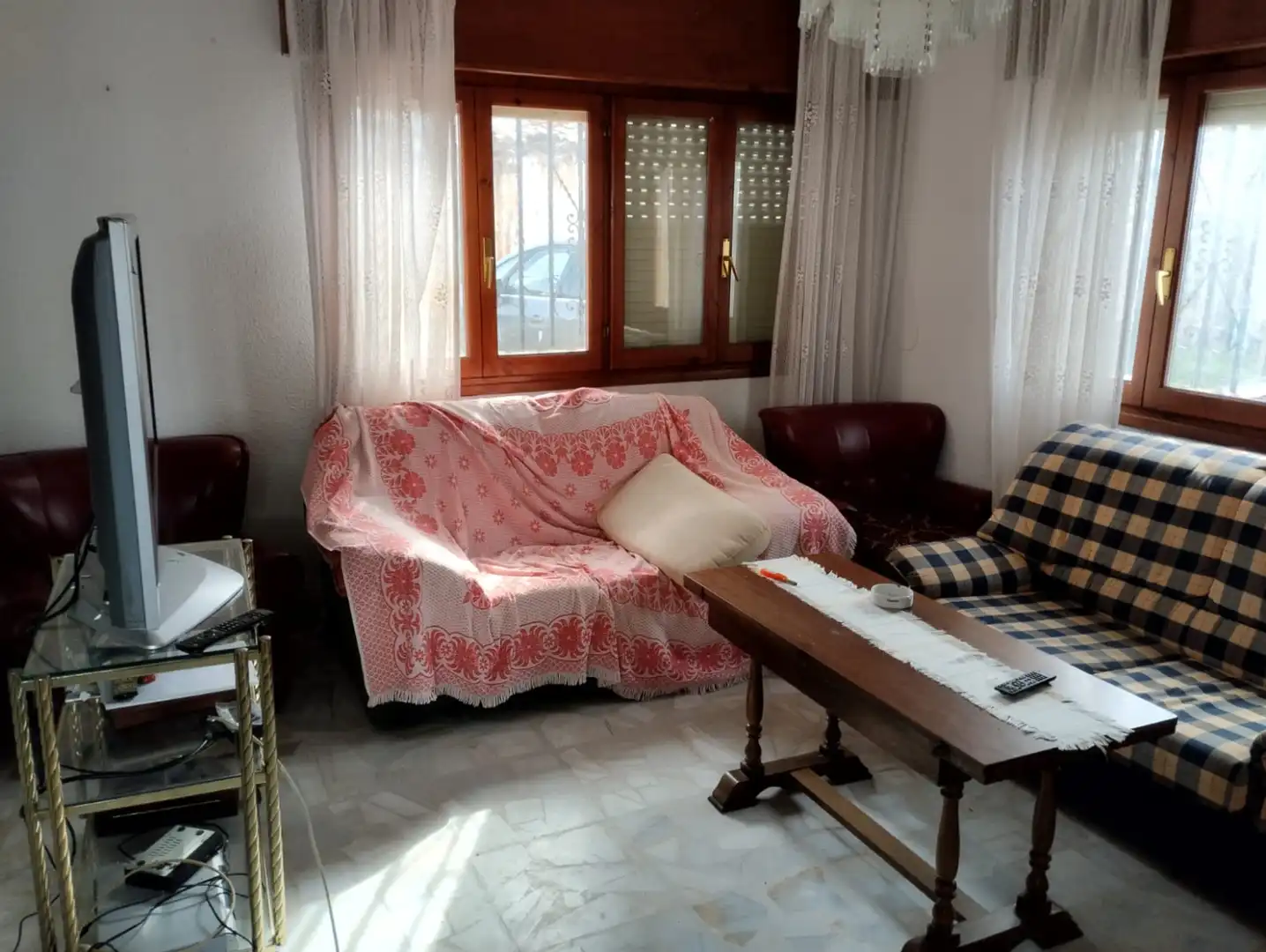 Sala d'estar de Casa o xalet en venda en San Torcuato amb Calefacció, Jardí privat i Traster