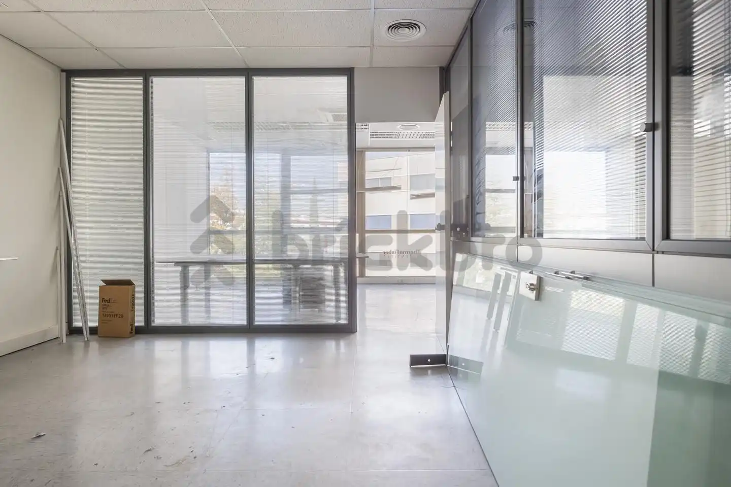 Oficina en venta en De Valdelaparra, Zona Industrial