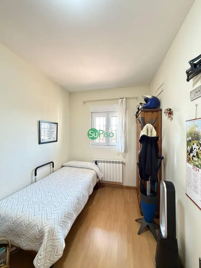 Chalet con jardín en venta en Calle Portugal 2, imagen 4