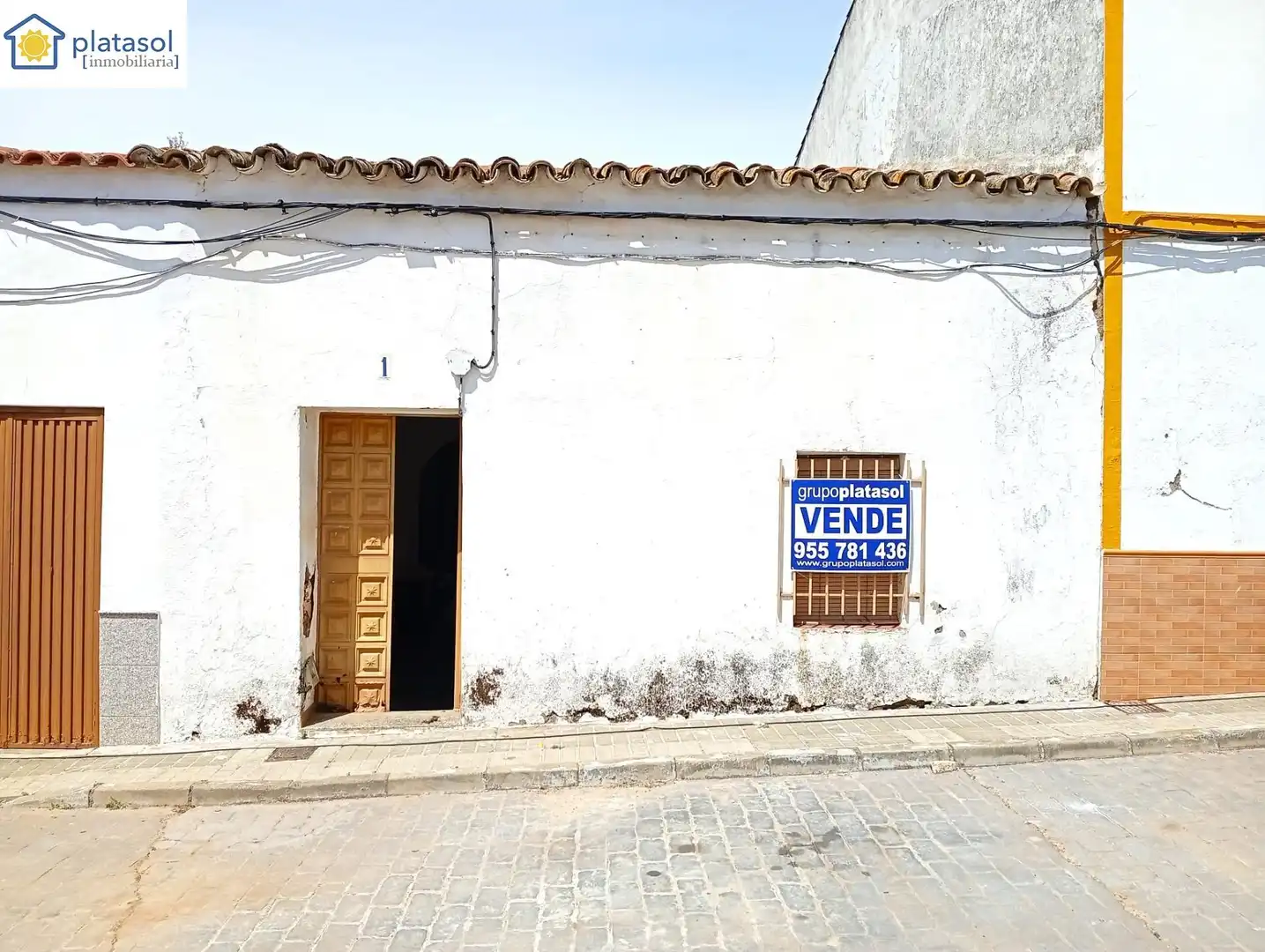Vista exterior de Casa o xalet en venda en Santa Olalla del Cala amb Terrassa