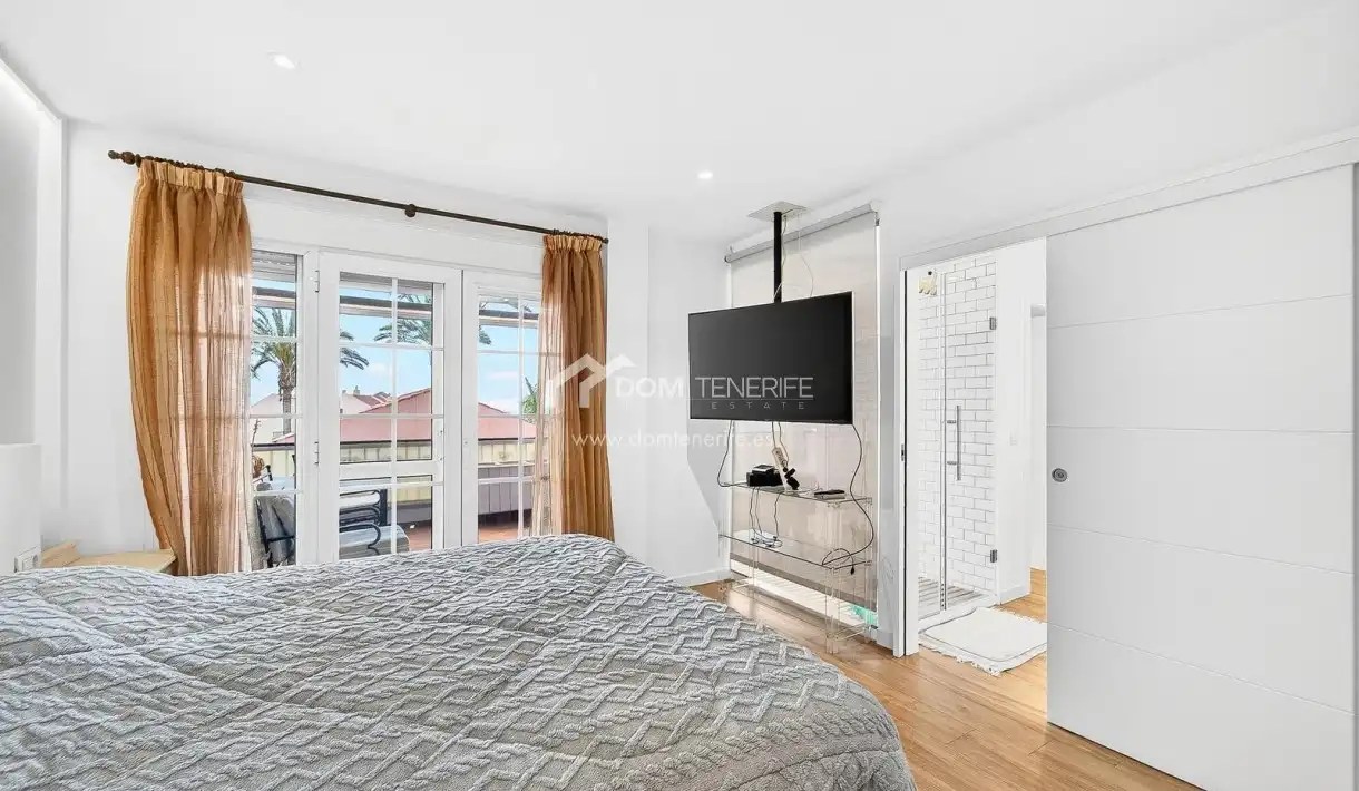 Habitación de Casa o chalet en venta en Arona con Terraza, Piscina y Amueblado