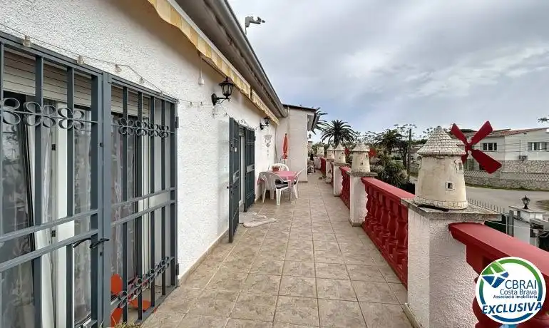 Casa adosada en venda a Montgrí