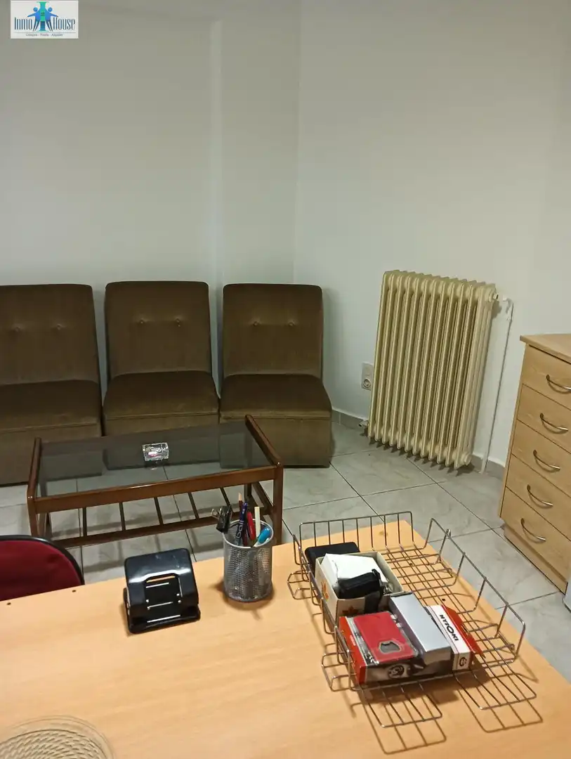 Sala de estar de Oficina de alquiler en Albacete con Aire acondicionado