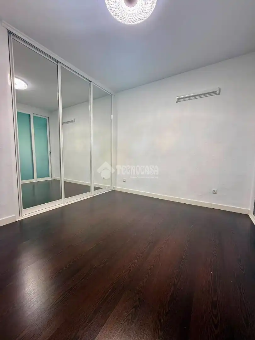 Bedroom of Flat for sale in Madrid  with Air Conditioner, Heating and Storage room